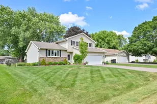 2109 Fairfield Rd, Lindenhurst, IL 60046 - Photo 2