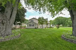 2109 Fairfield Rd, Lindenhurst, IL 60046 - Photo 26
