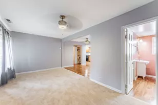 8728 S Rockwell Ave, Evergreen Park, IL 60805 - Photo 2
