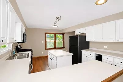 2302 Manor Lane, McHenry, IL 60051 - Photo 12