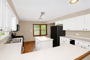 2302 Manor Ln, McHenry, IL 60051 - Photo 12