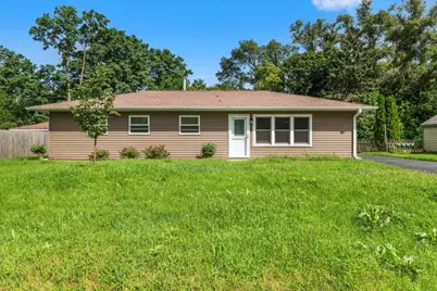 2302 Manor Lane, McHenry, IL 60051 - Photo 2