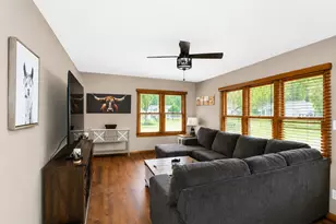 2302 Manor Ln, McHenry, IL 60051 - Photo 4