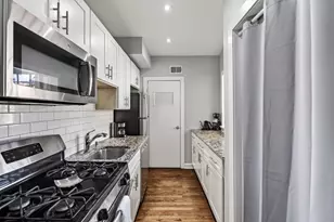 1031 W Bryn Mawr Ave, Chicago, IL 60626 - Photo 10