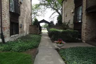 1950 Cherry Ln, Northbrook, IL 60062 - Photo 2