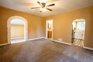 117 Clark St, Chenoa, IL 61726 - Photo 8