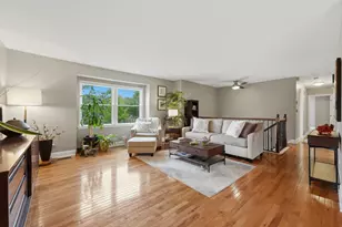 132 W King Arthur Ct, Palatine, IL 60067 - Photo 4