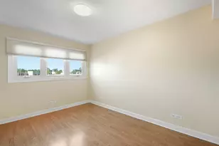 9510 S 86th Ave, Hickory Hills, IL 60457 - Photo 10
