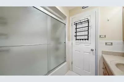 9510 S 86th Avenue #305, Hickory Hills, IL 60457 - Photo 14
