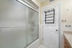 9510 S 86th Ave, Hickory Hills, IL 60457 - Photo 14