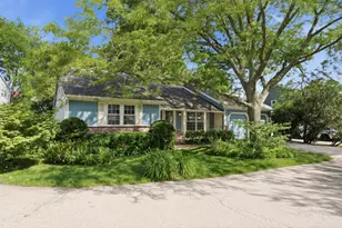 645 Stout Ct, Gurnee, IL 60031 - Photo 2
