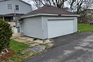 1949 Burr Oak Ave, Blue Island, IL 60406 - Photo 2