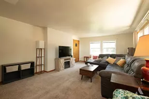 220 E 15th St, Lockport, IL 60441 - Photo 4