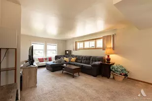 220 E 15th St, Lockport, IL 60441 - Photo 6