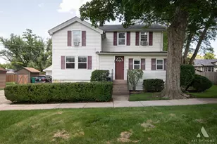 220 E 15th St, Lockport, IL 60441 - Photo 2
