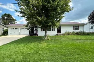 205 Sherwood Ln, Lena, IL 61048 - Photo 2