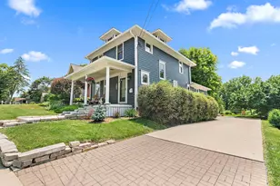 512 Barrington Ave, East Dundee, IL 60118 - Photo 2