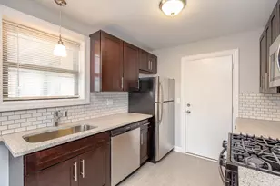6807 N Ridge Blvd, Chicago, IL 60645 - Photo 8