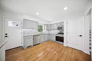232 E 55th St, Westmont, IL 60559 - Photo 2