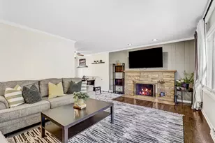 2023 Cedar St, Des Plaines, IL 60018 - Photo 2