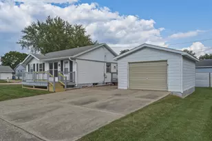 1606 Bonnie Ave, Dixon, IL 61021 - Photo 2