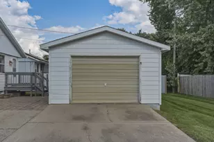 1606 Bonnie Ave, Dixon, IL 61021 - Photo 4