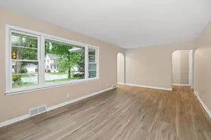 1042 S 8th Ave, Kankakee, IL 60901 - Photo 4