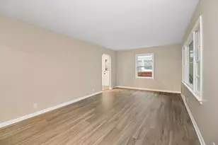 1042 S 8th Ave, Kankakee, IL 60901 - Photo 6