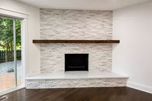 523 Dunsten Cir, Northbrook, IL 60062 - Photo 2