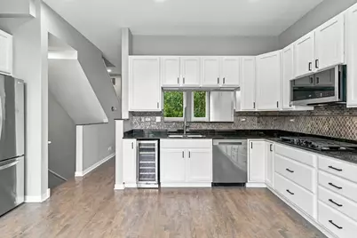 1745 W Wellington Avenue, Chicago, IL 60657 - Photo 8
