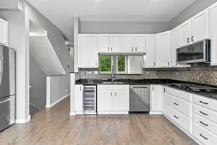 1745 W Wellington Ave, Chicago, IL 60657 - Photo 8