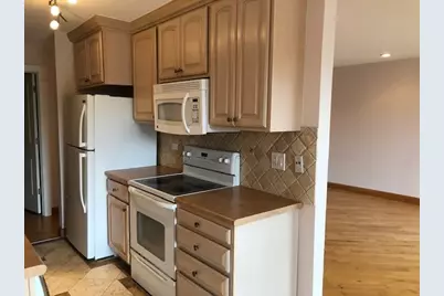 725 W Huntington Commons Road #401, Mount Prospect, IL 60056 - Photo 2