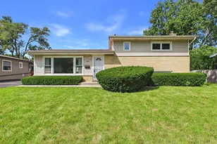 604 N Wilshire Dr, Mount Prospect, IL 60056 - Photo 1