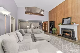1434 W Downer Pl, Aurora, IL 60506 - Photo 8