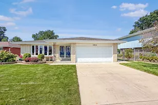 10614 S 84th Ave, Palos Hills, IL 60465 - Photo 2