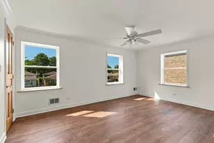 3836 Hull St, Skokie, IL 60076 - Photo 12