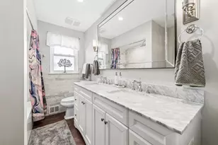 2551 W Balmoral Ave, Chicago, IL 60625 - Photo 14