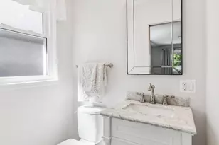 2551 W Balmoral Ave, Chicago, IL 60625 - Photo 10