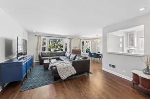 2551 W Balmoral Ave, Chicago, IL 60625 - Photo 2