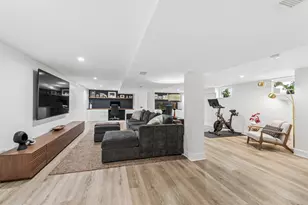 2551 W Balmoral Ave, Chicago, IL 60625 - Photo 18