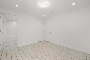 2203 W Giddings St, Chicago, IL 60625 - Photo 8