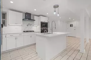 2203 W Giddings St, Chicago, IL 60625 - Photo 2