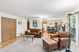 305 N Airlite St, Elgin, IL 60123 - Photo 4