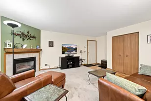 305 N Airlite St, Elgin, IL 60123 - Photo 6