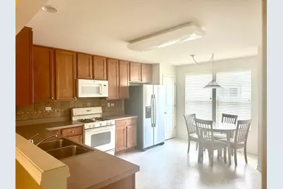 2482 Anna Way, Elgin, IL 60124 - Photo 10