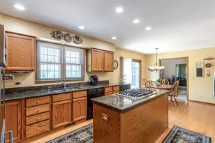 8 N Old Creek Rd, Vernon Hills, IL 60061 - Photo 12