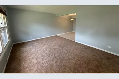 1305 Kingsbury Drive #E, Hanover Park, IL 60133 - Photo 2