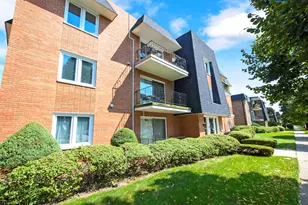 10811 S Keating Ave, Oak Lawn, IL 60453 - Photo 2