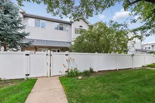 441 Park Ridge Ln, Aurora, IL 60504 - Photo 1