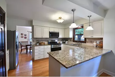 229 N Whispering Hills Drive, Naperville, IL 60540 - Photo 4
